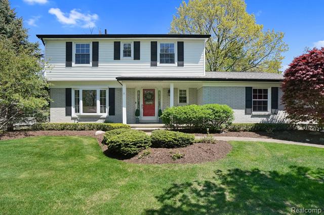front view picture of 430 Chester Ct, South Lyon, MI. 48178