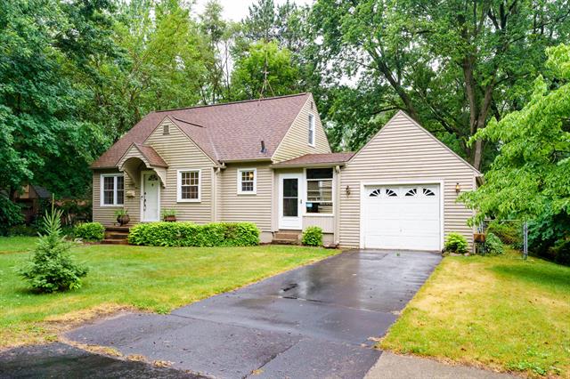 front view picture of 603 Wealthy Street, Kalamazoo, MI. 49006