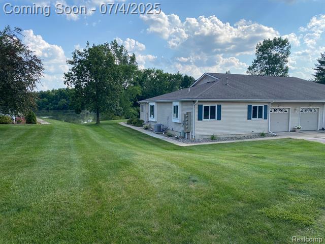 front view picture of 1093 Lake Park Circle, Grand Blanc, MI. 48439