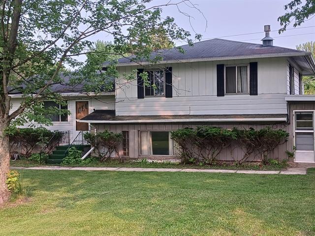 front view picture of 4376 E Snow Road, Berrien Springs, MI. 49103