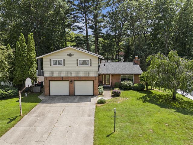 front view picture of 2471 Norcrest Drive, Muskegon, MI. 49441