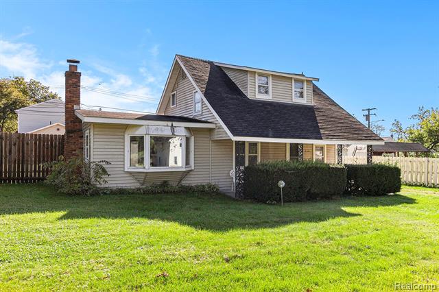 front view picture of 436 N Reese St, South Lyon, MI. 48178