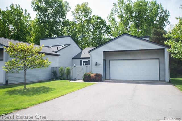 front view picture of 2869 Breckenridge Drive, Brighton, MI. 48114