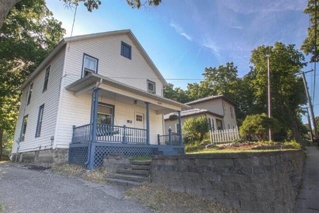 front view picture of 409 King Street, Ionia, MI. 48846