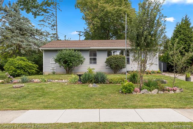front view picture of 444 S Ridge St, South Lyon, MI. 48178