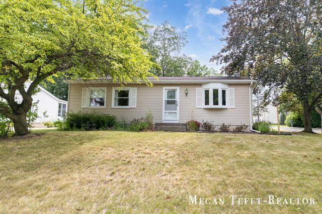 front view picture of 1320 Beckwith Avenue Ne, Grand Rapids, MI. 49505