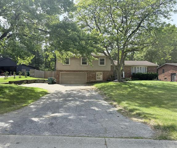 front view picture of 5752 Pine View Drive, Ypsilanti, MI. 48197