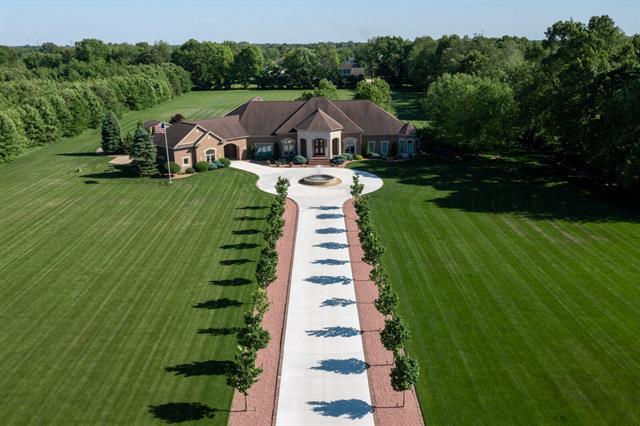 front view picture of 30217 Stratford Court, Niles, MI. 49120