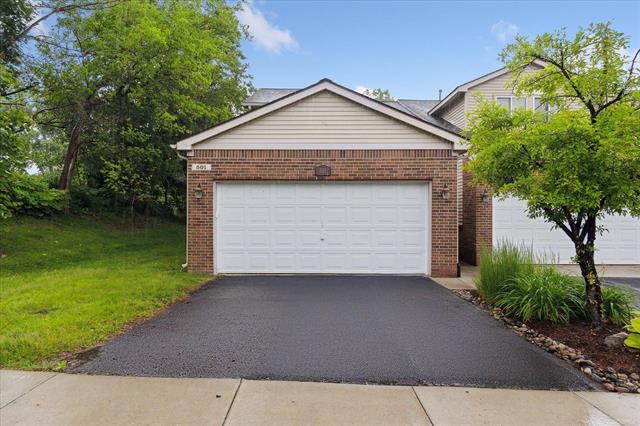 front view picture of 501 N Reese St, South Lyon, MI. 48178