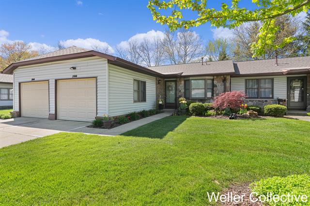 front view picture of 2166 Wildfield Drive Ne, Grand Rapids, MI. 49505