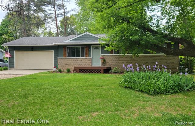 front view picture of 2103 Keeran Drive, Lapeer, MI. 48446