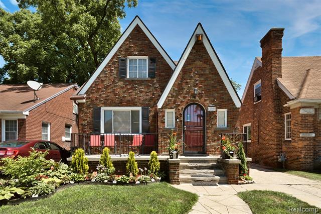 front view picture of 18700 San Juan Drive, Detroit, MI. 48221