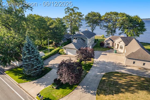 front view picture of 2585 Memorial Drive, Muskegon, MI. 49445
