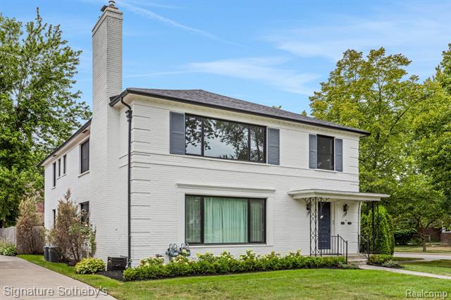 front view picture of 797 Harcourt Road, Grosse Pointe, MI. 48230