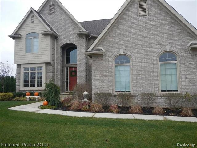 front view picture of 54435 Birchwood Dr, South Lyon, MI. 48178