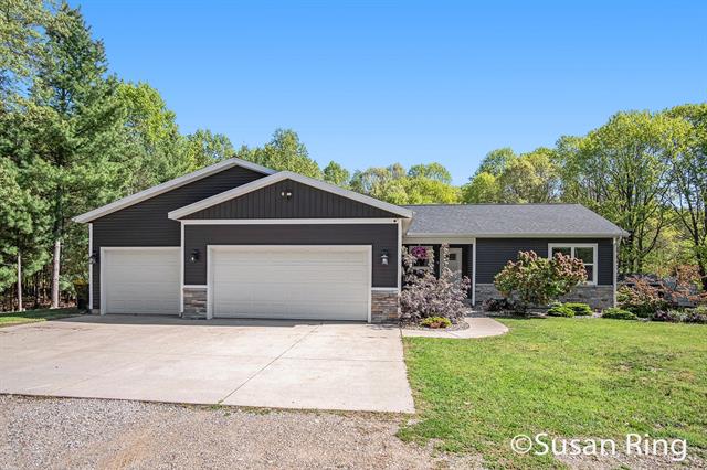 front view picture of 10960 Hooligan Lane Ne, Rockford, MI. 49341