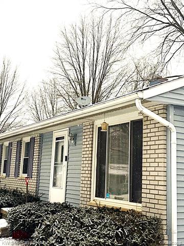 front view picture of 598 Covington St, South Lyon, MI. 48178