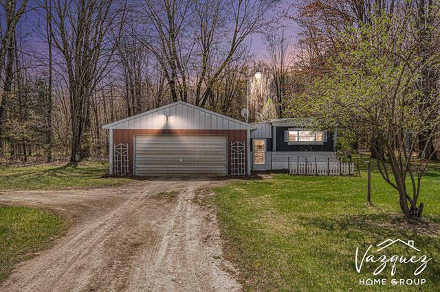 front view picture of 12480 Fargo Street Ne, Gowen, MI. 49326
