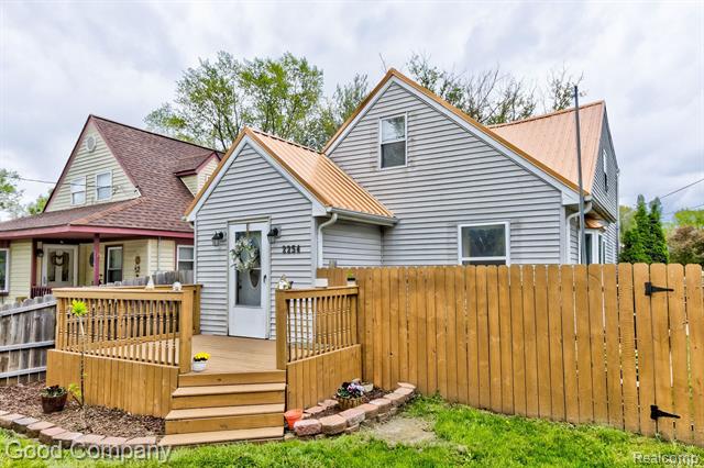 front view picture of 2254 E Boatfield Avenue, Burton, MI. 48529