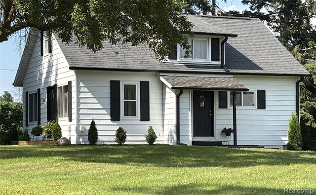 front view picture of 1295 S M-33, West Branch, MI. 48661