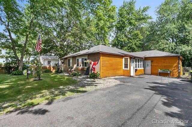 front view picture of 1108 W Cass Street, Greenville, MI. 48838