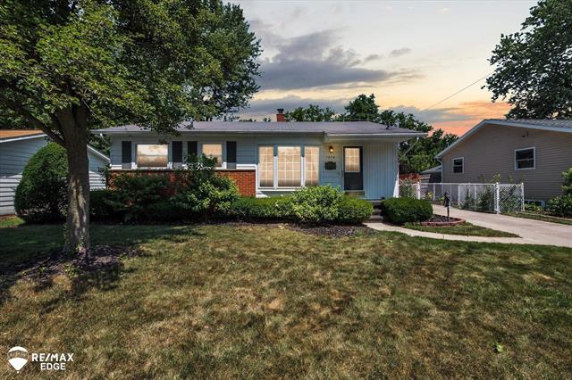 front view picture of 1274 1St St, Lapeer, MI. 48446