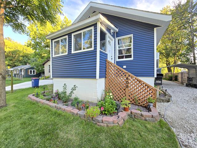 front view picture of 408 Elmdale Street Ne, Grand Rapids, MI. 49525