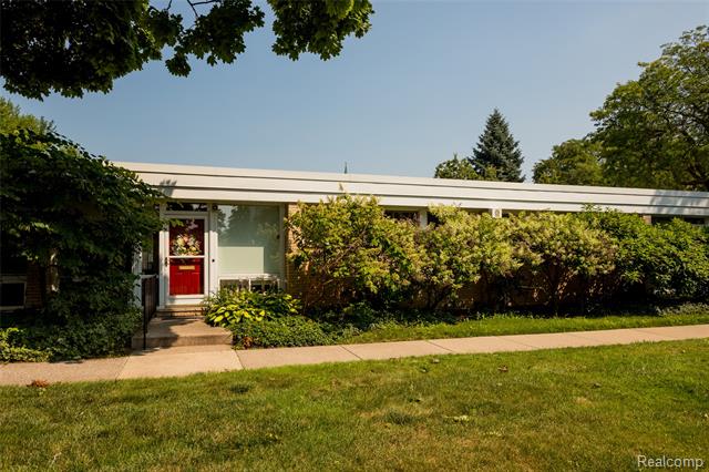 front view picture of 1525 Chateaufort, Detroit, MI. 48207