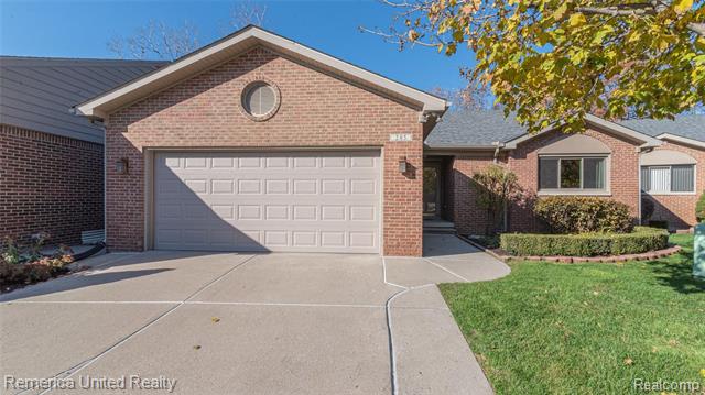 front view picture of 285 Ash Ct, South Lyon, MI. 48178