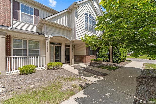 front view picture of 28829 Whitby Drive, Romulus, MI. 48174