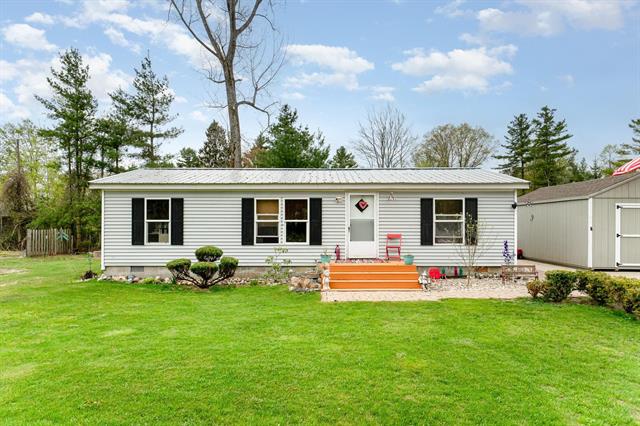 front view picture of 1035 3Rd Street, Tawas City, MI. 48763