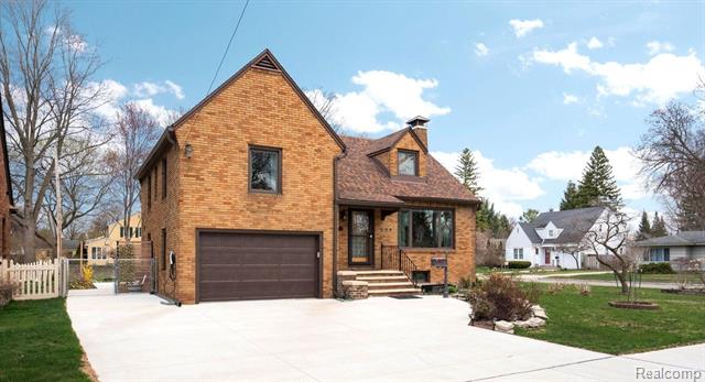 front view picture of 609 Fillmore Pl, Bay City, MI. 48708