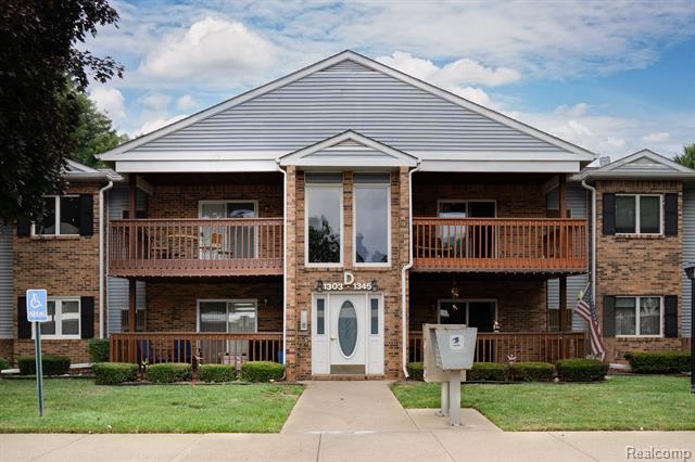 front view picture of 1345 Shoemaker Drive, Westland, MI. 48185