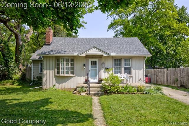 front view picture of 585 Roth Blvd, Clawson, MI. 48017