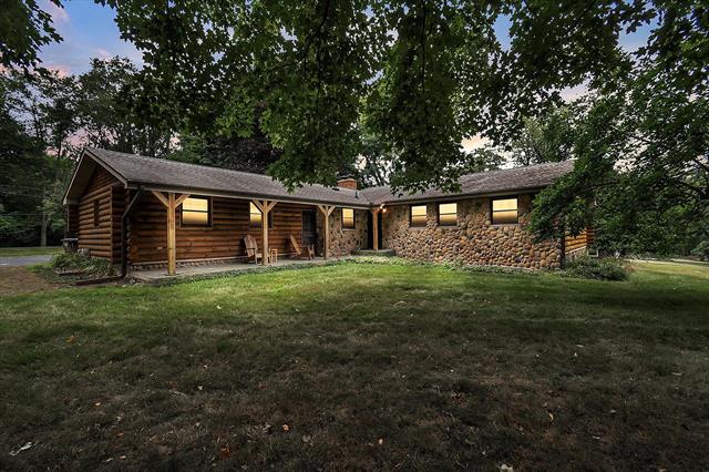 front view picture of 2933 Robinson Road, Jackson, MI. 49203