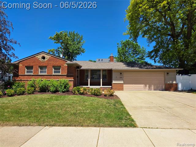 front view picture of 264 Phillips Ave, Clawson, MI. 48017