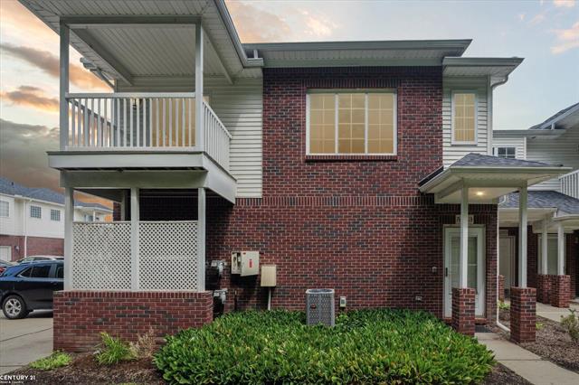 front view picture of 5283 Twin Oaks Drive, Sterling Heights, MI. 48314