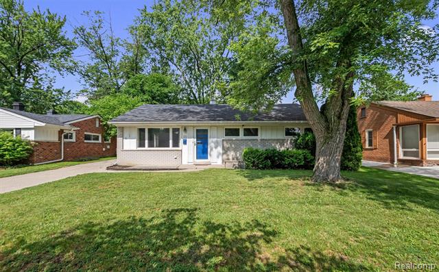 front view picture of 519 Essex St, Clawson, MI. 48017