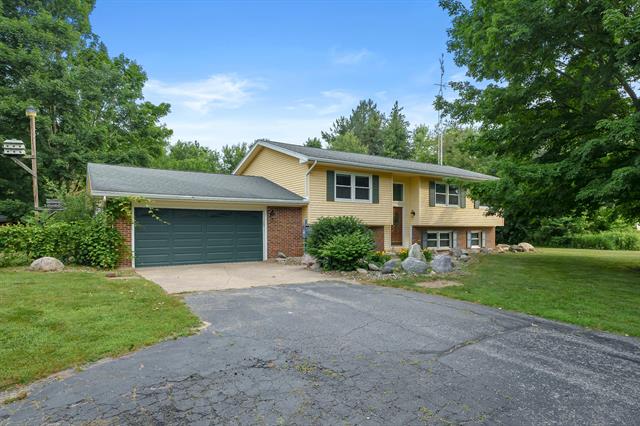 front view picture of 34830 N Riverview Drive, Paw Paw, MI. 49079
