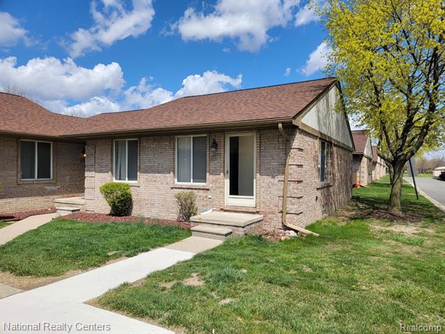 front view picture of 26811 Villa Calabrese, Warren, MI. 48091