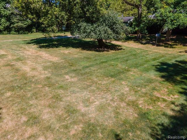 front view picture of 25690 14   Mile Rd. W, Bloomfield Hills, MI. 48301