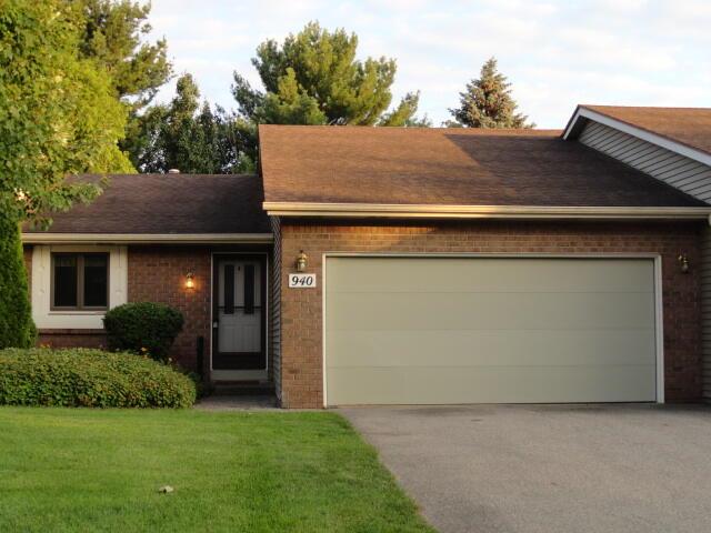front view picture of 940 Laketown Drive, Holland, MI. 49423