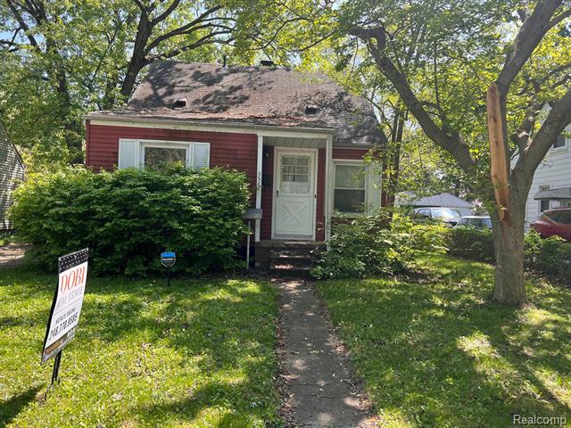 front view for 556 E Baker Ave, Clawson, Mi. 48017