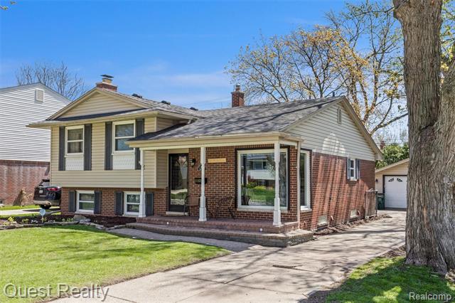 front view picture of 652 Shenandoah Dr, Clawson, MI. 48017