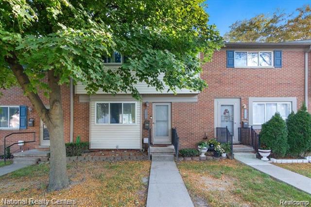 front view picture of 25711 Salem, Roseville, MI. 48066