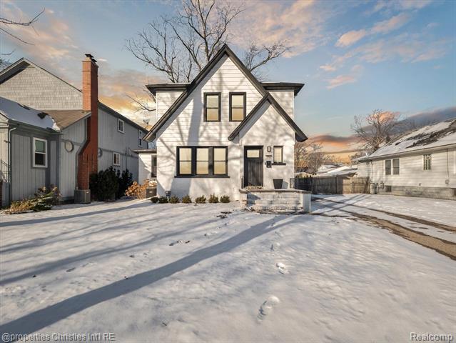 front view picture of 174 W Baker Ave, Clawson, MI. 48017
