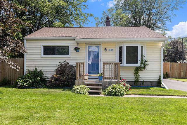 front view picture of 1198 Hawthorne Avenue, Ypsilanti, MI. 48198