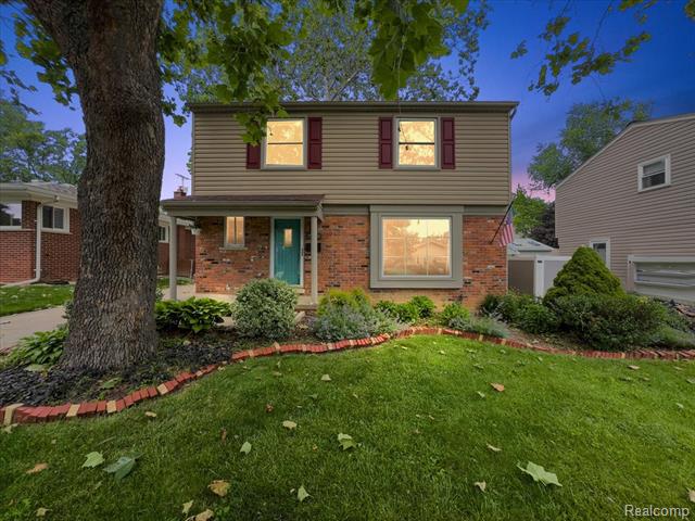 front view picture of 754 W Baker Ave, Clawson, MI. 48017
