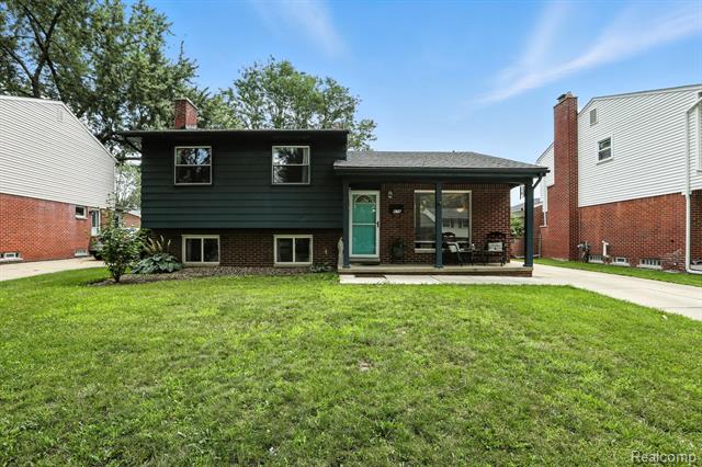 front view picture of 678 Shenandoah Dr, Clawson, MI. 48017