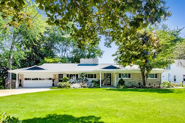 front view picture of 2507 Riverwood Terrace, Saint Joseph, MI. 49085